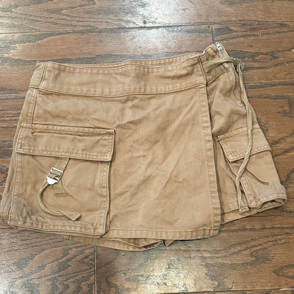Blank NYC high waist denim cargo skort, size 26 - Picture 3 of 9